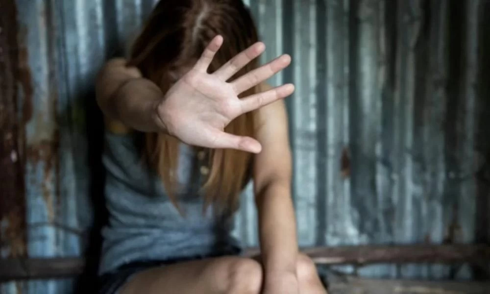 Σοκ στη Ρόδο: 31χρονη ζούσε 10 χρόνια απομονωμένη σε τρώγλη